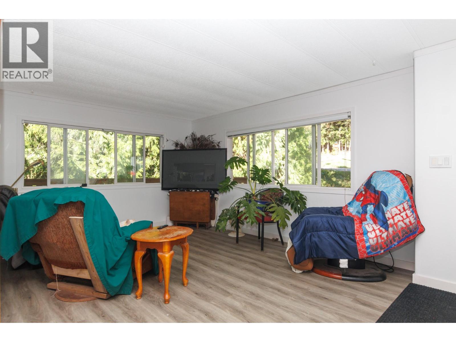 5246 Mayfair Road Se, Salmon Arm, British Columbia  V1E 2P8 - Photo 6 - 10374296