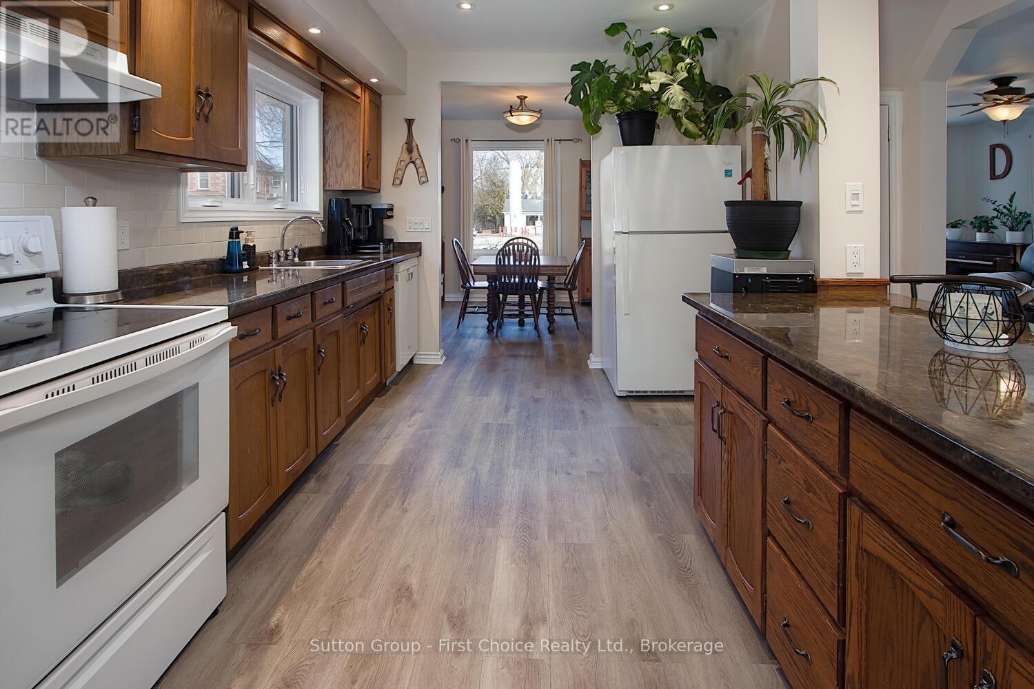 183 Huron Road, Perth South, Ontario  N0K 1X0 - Photo 14 - X12750426