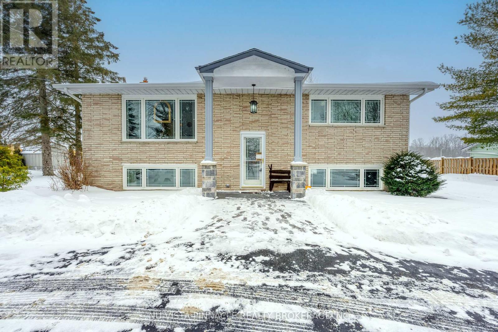 3567 Egremont Road, Plympton-Wyoming, Ontario  N0M 1E0 - Photo 4 - X12750470