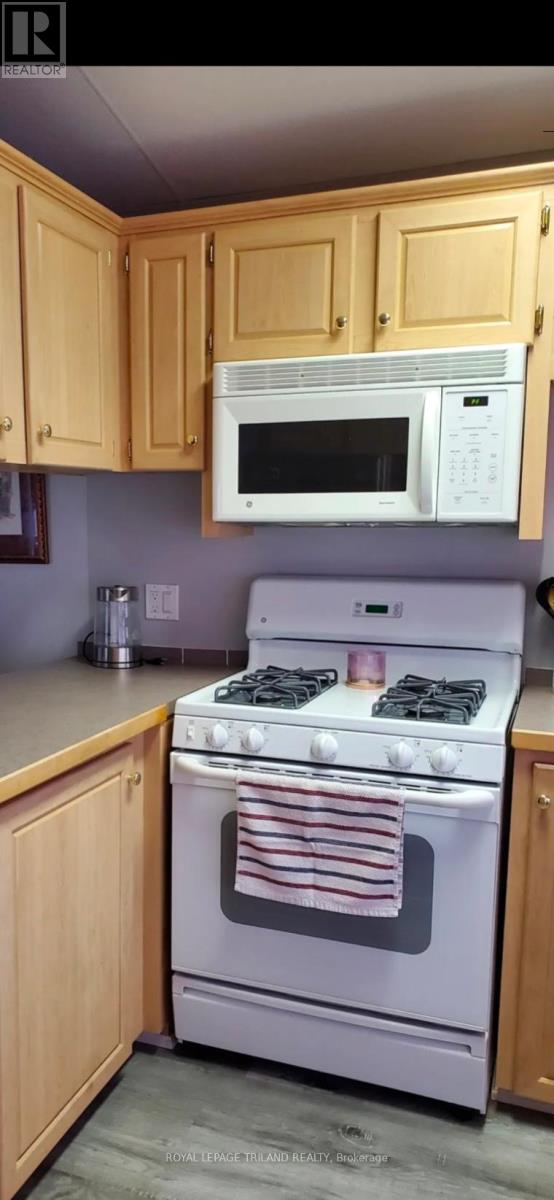 D36 - 4895 Lakeshore Road, Plympton-Wyoming, Ontario  N0N 1J6 - Photo 3 - X12750580