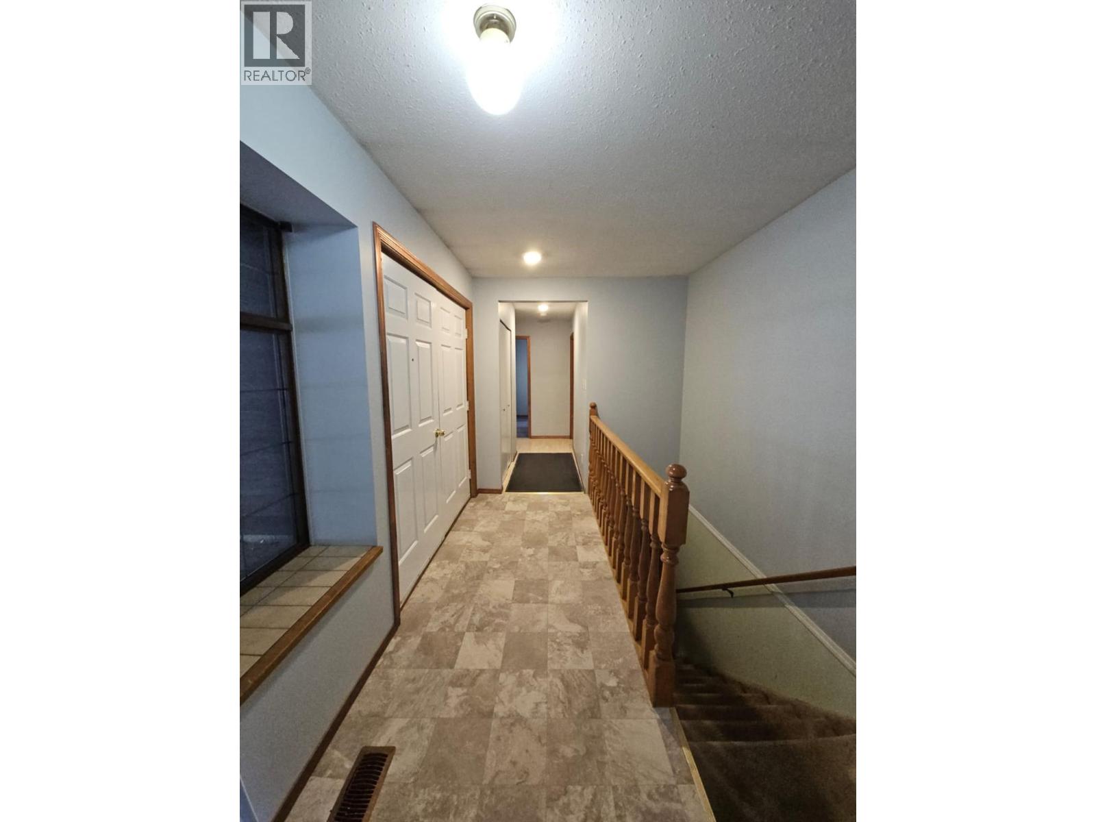 128 Kiskatinaw Crescent, Tumbler Ridge, British Columbia  V0C 2W0 - Photo 2 - 10366714