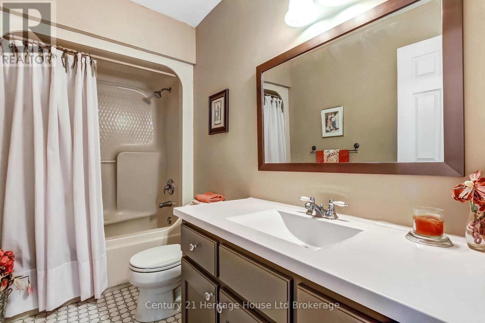 11 John Davies Drive, Woodstock, Ontario  N4T 1M9 - Photo 20 - X12750700