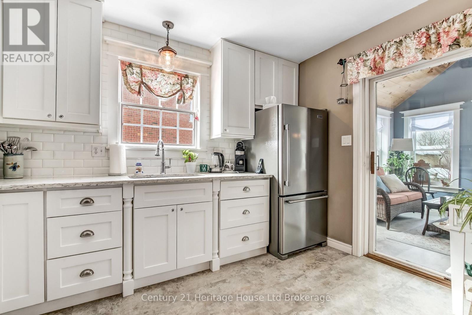 11 John Davies Drive, Woodstock, Ontario  N4T 1M9 - Photo 9 - X12750700