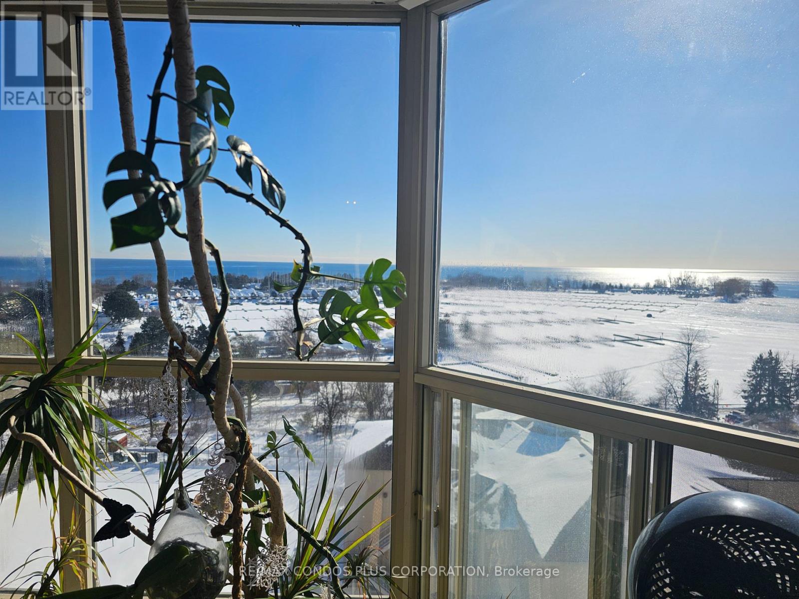 1016 - 2261 Lake Shore Boulevard, Toronto (Mimico), Ontario  M8V 3X1 - Photo 5 - W12746540