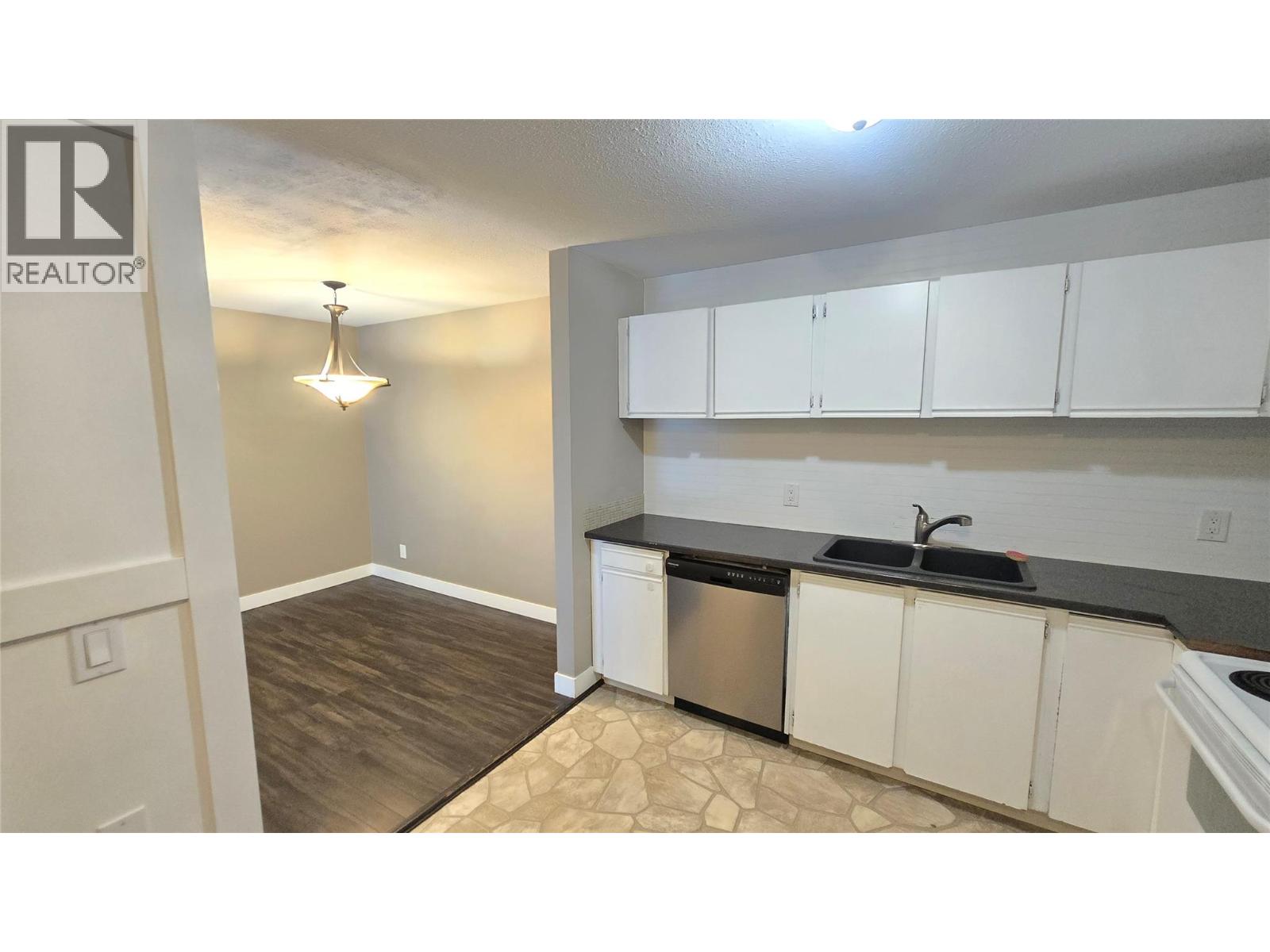 44 Whiteshield S Crescent Unit# 211, Kamloops, British Columbia  V2E 2J1 - Photo 2 - 10374584