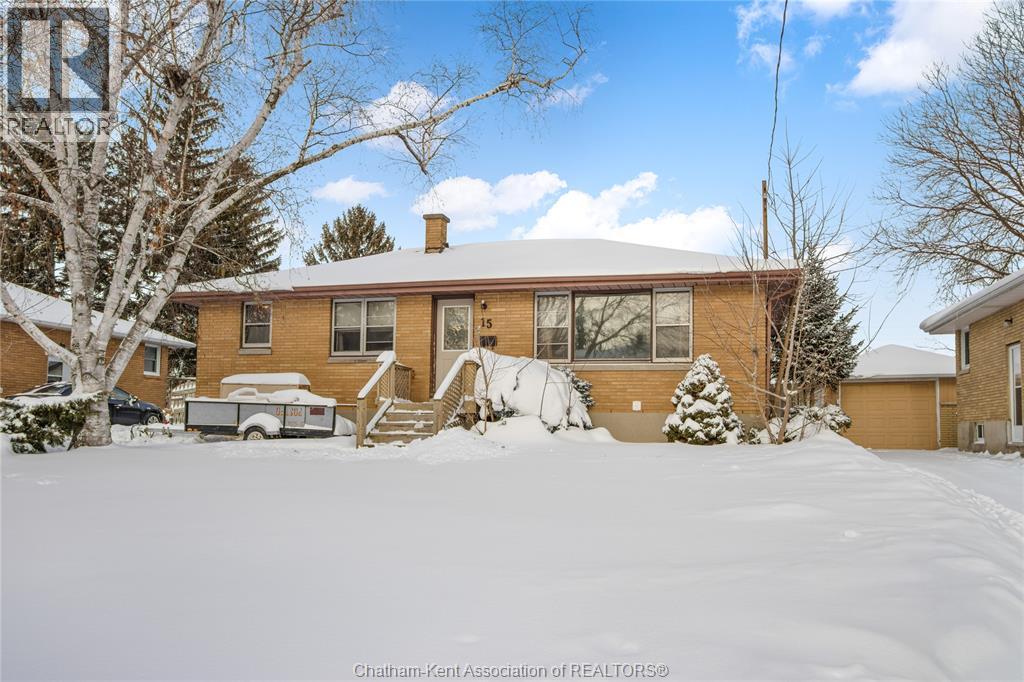 MLS# 26001928: 15 HOMEWOOD STREET, Chatham, Canada
