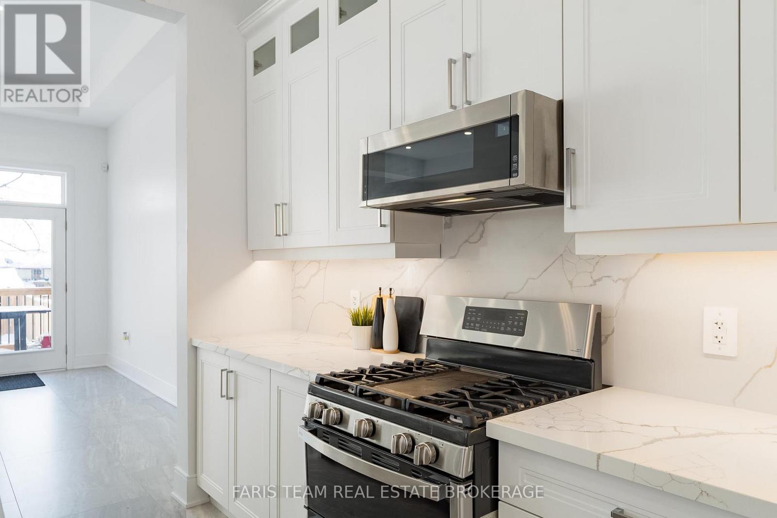 90 Scanlon Avenue, Bradford West Gwillimbury (Bradford), Ontario  L3Z 1C9 - Photo 7 - N12750516