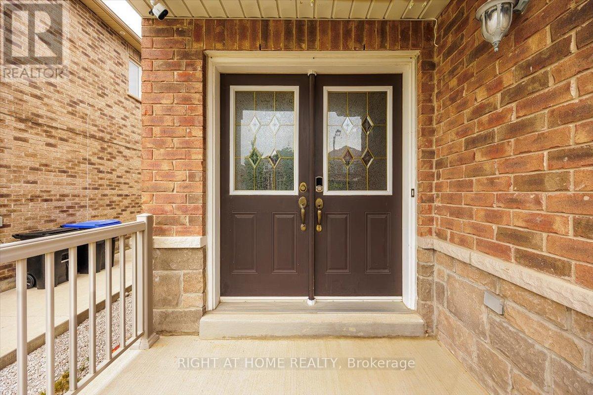 166 Gardiner Drive, Bradford West Gwillimbury (Bradford), Ontario  L3Z 0J5 - Photo 3 - N12750518