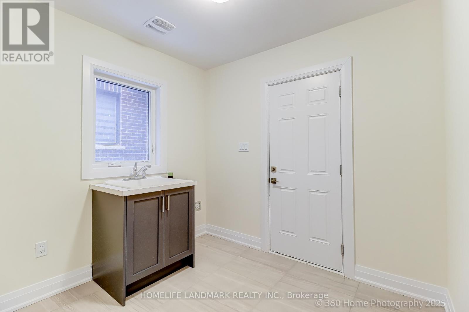 8 Mapleton Street, Richmond Hill, Ontario  L4E 1N1 - Photo 9 - N12750546