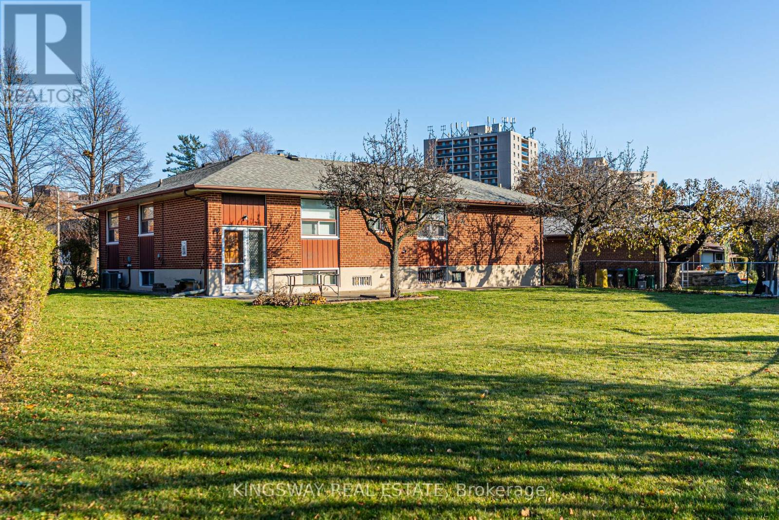 163 Floradale Drive, Mississauga, Ontario  L5B 1G2 - Photo 23 - W12750544