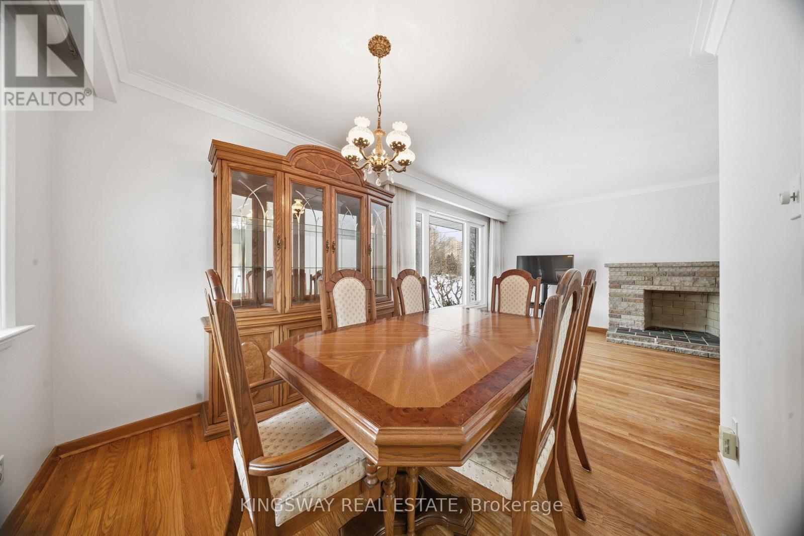 163 Floradale Drive, Mississauga, Ontario  L5B 1G2 - Photo 8 - W12750544