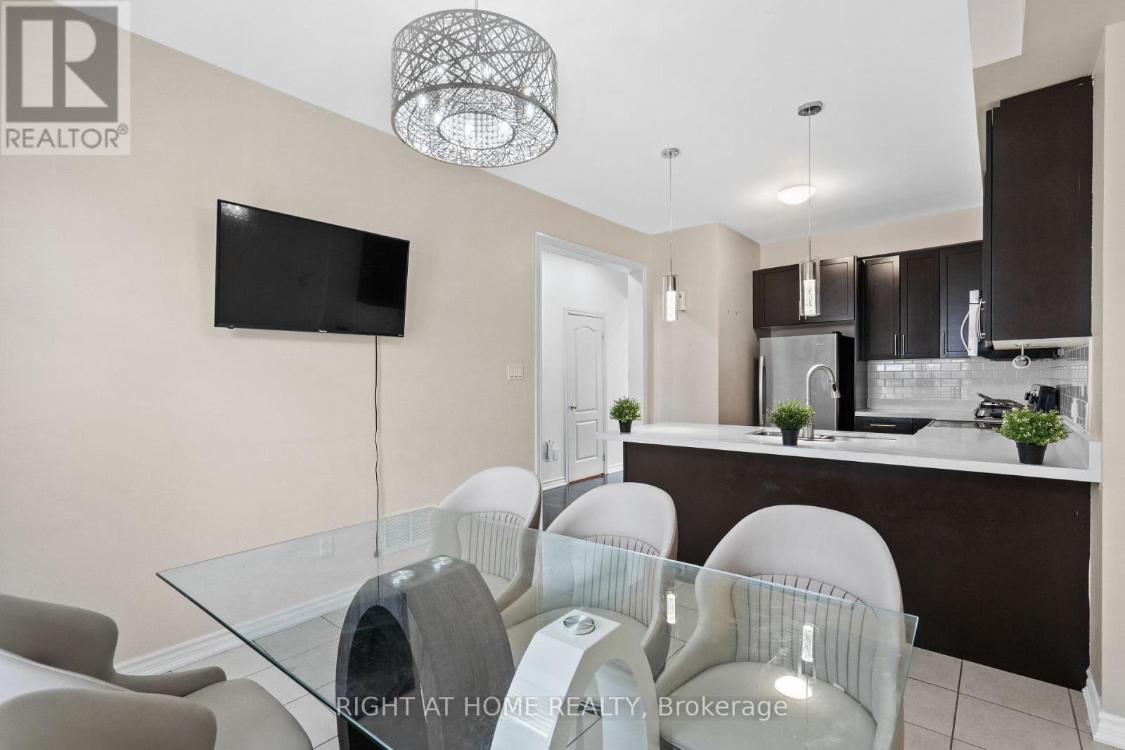 9 Magdalene Crescent, Brampton, Ontario  L6Z 0B4 - Photo 11 - W12750572