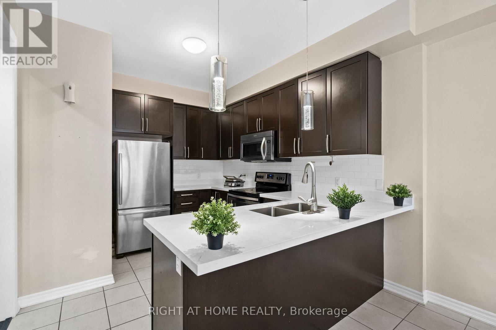 9 Magdalene Crescent, Brampton, Ontario  L6Z 0B4 - Photo 7 - W12750572