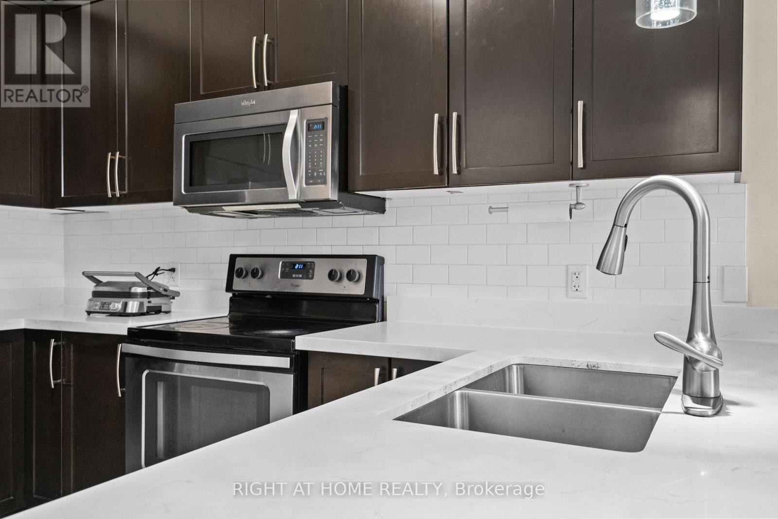 9 Magdalene Crescent, Brampton, Ontario  L6Z 0B4 - Photo 8 - W12750572