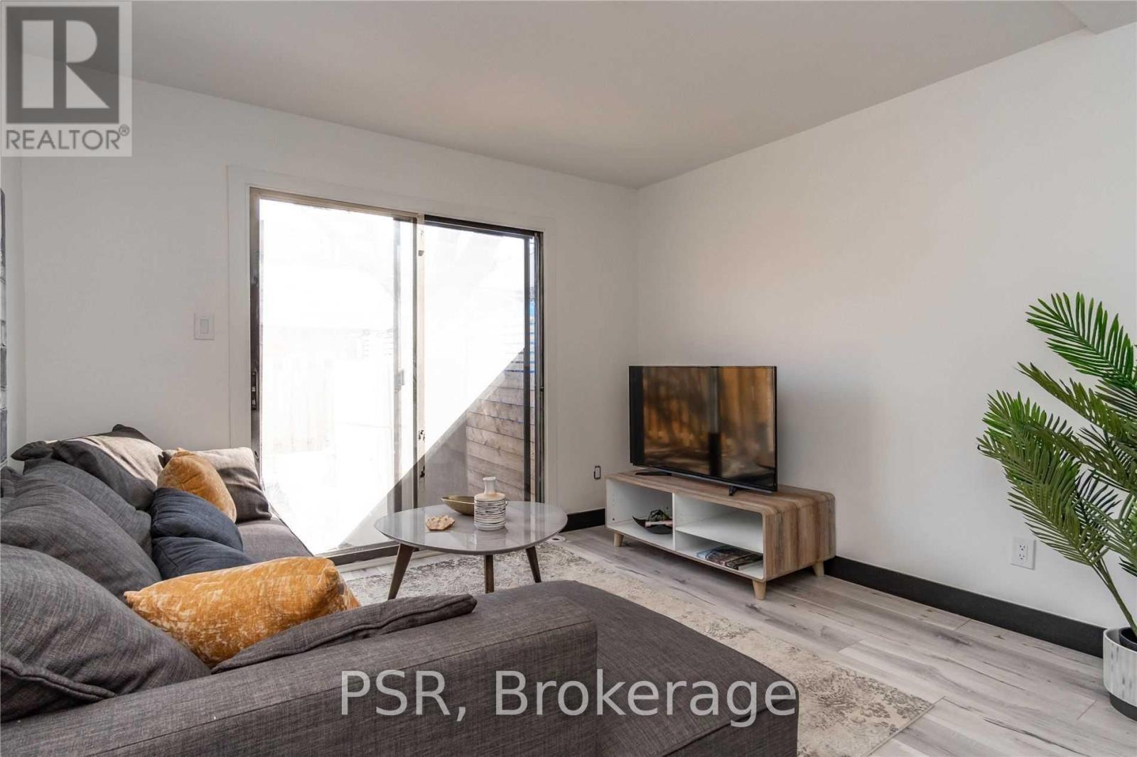 6 - 2 Blackthorn Avenue, Toronto (Weston-Pellam Park), Ontario  M6N 3H5 - Photo 5 - W12750576