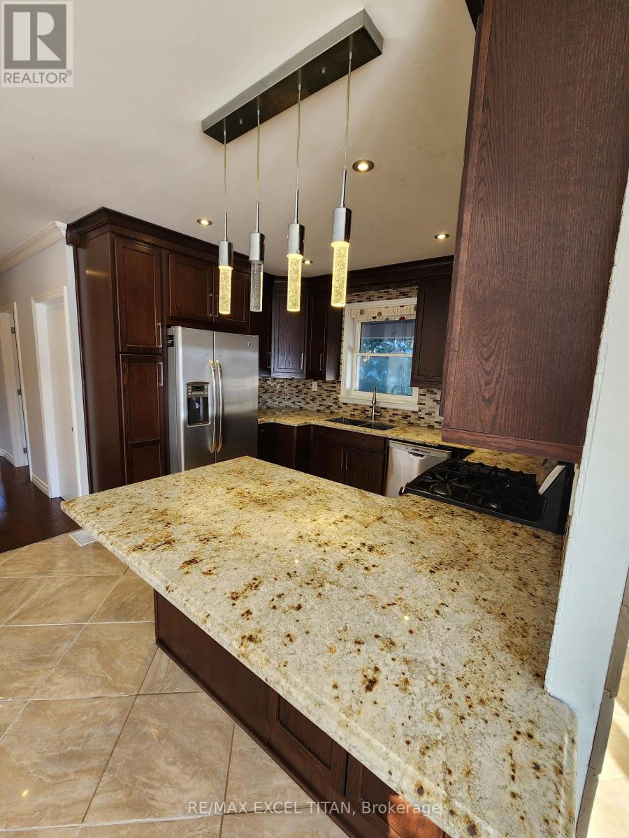 12 Wickford Drive, Toronto, Ontario  M6L 1K7 - Photo 10 - W12750624