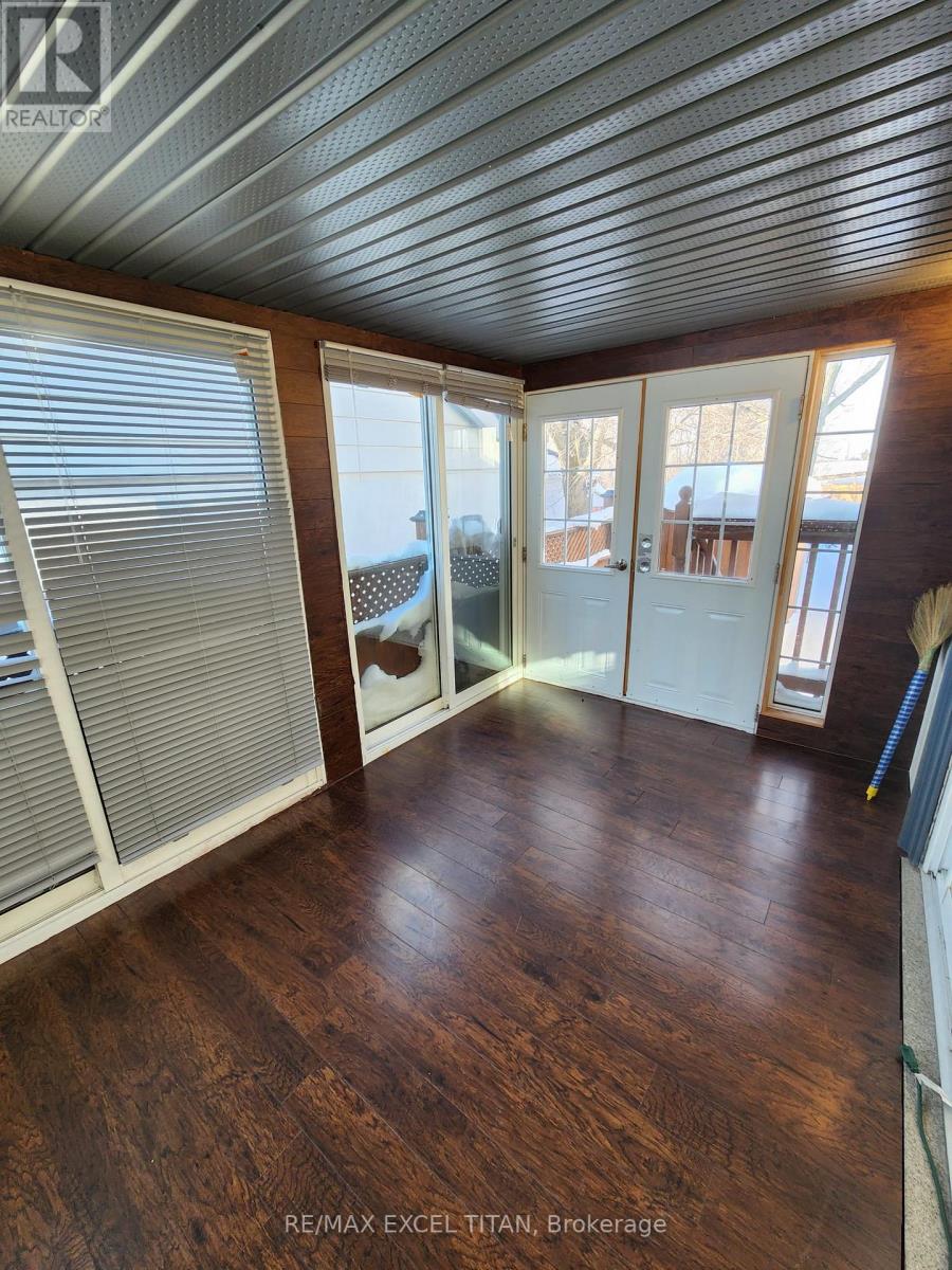 12 Wickford Drive, Toronto, Ontario  M6L 1K7 - Photo 12 - W12750624