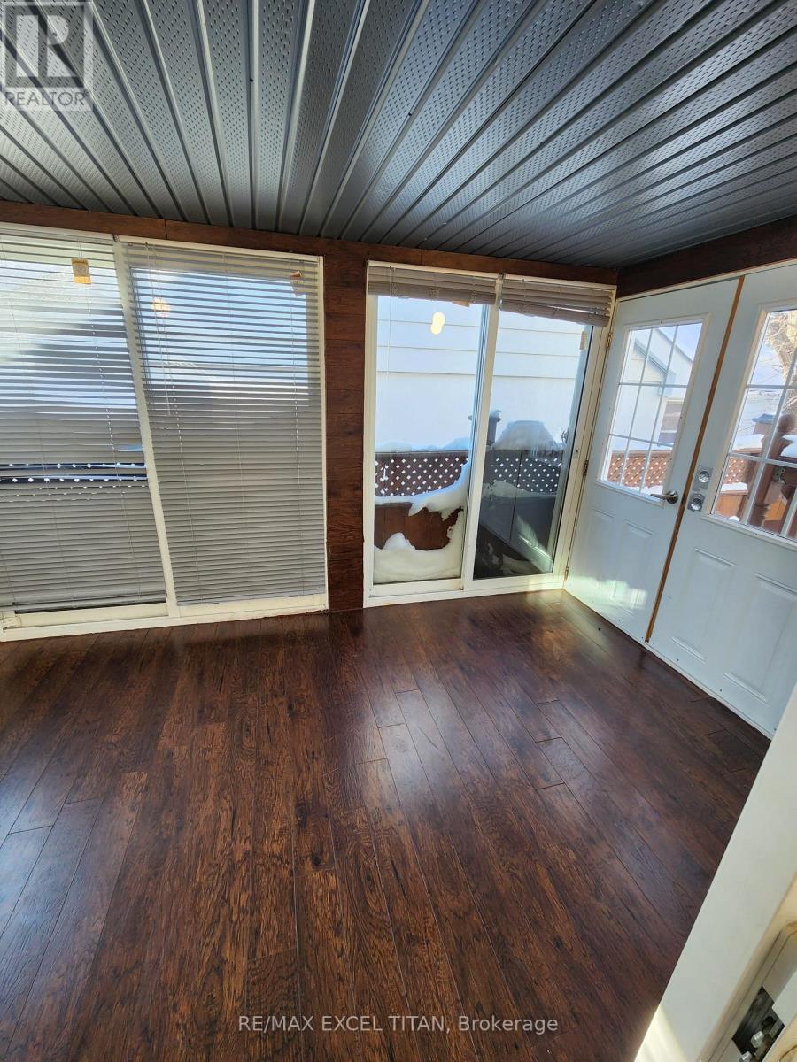 12 Wickford Drive, Toronto, Ontario  M6L 1K7 - Photo 13 - W12750624