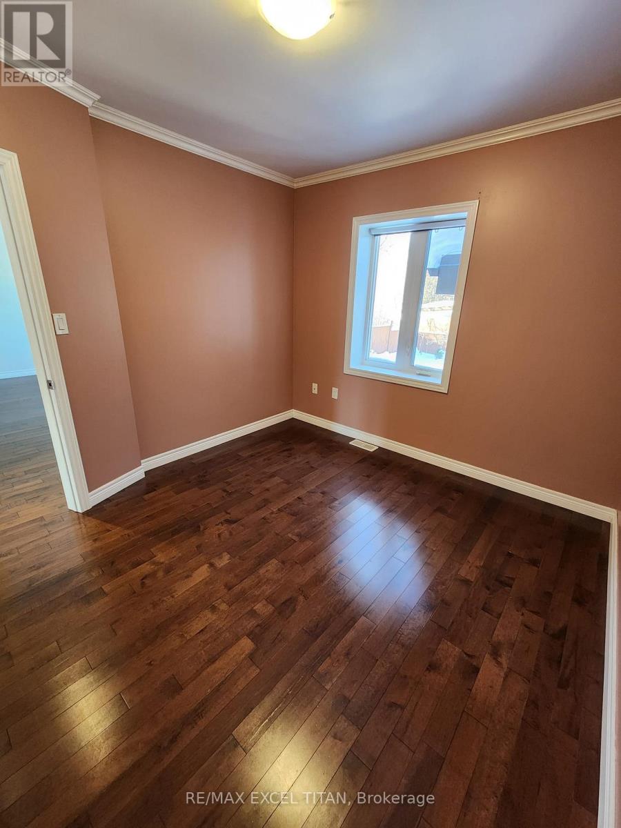 12 Wickford Drive, Toronto, Ontario  M6L 1K7 - Photo 20 - W12750624