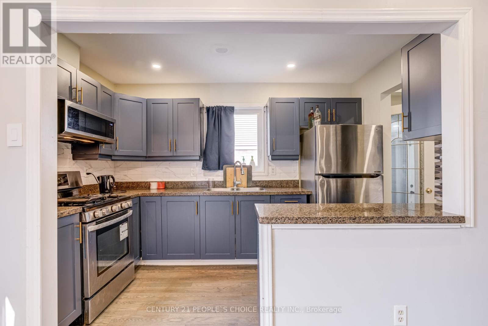 18 Hernon Court, Brampton, Ontario  L6S 2B9 - Photo 7 - W12750638