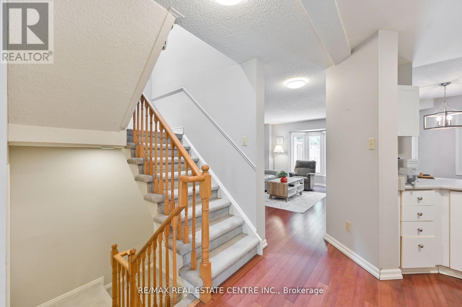2559 Addingham Crescent, Oakville, Ontario  L6J 7K7 - Photo 4 - W12750690