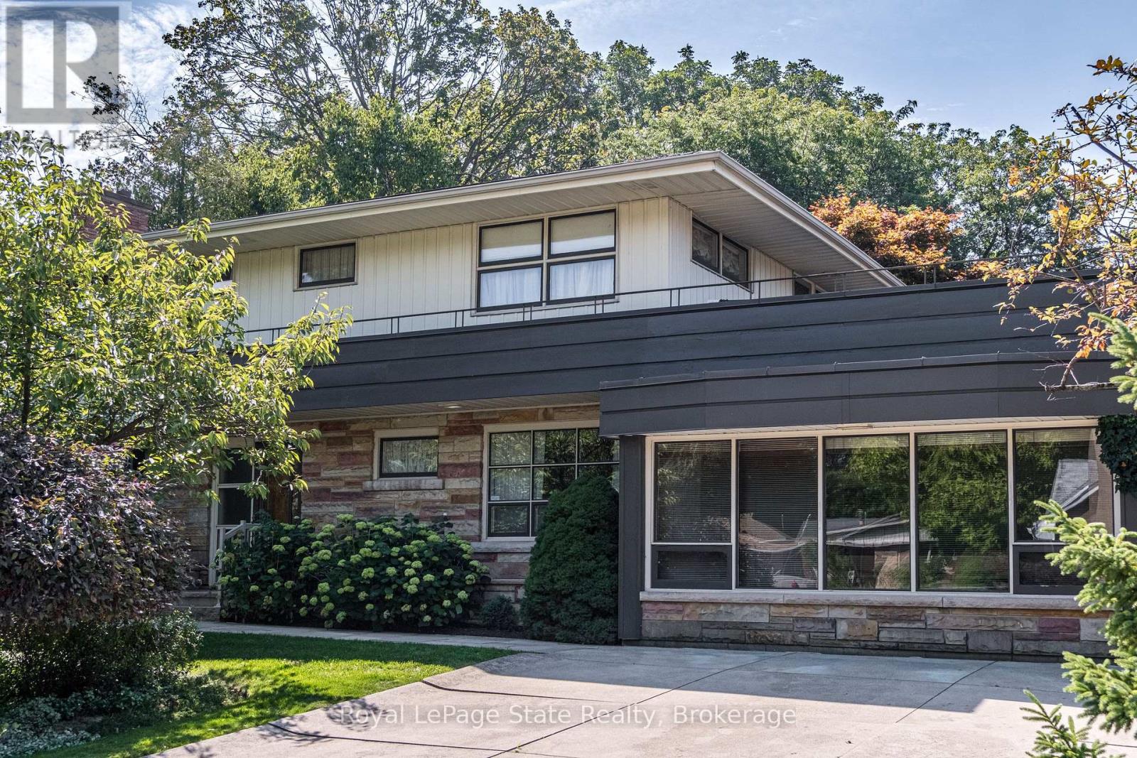 6 Freeland Court, Hamilton, Ontario  L8S 3R5 - Photo 2 - X12750466