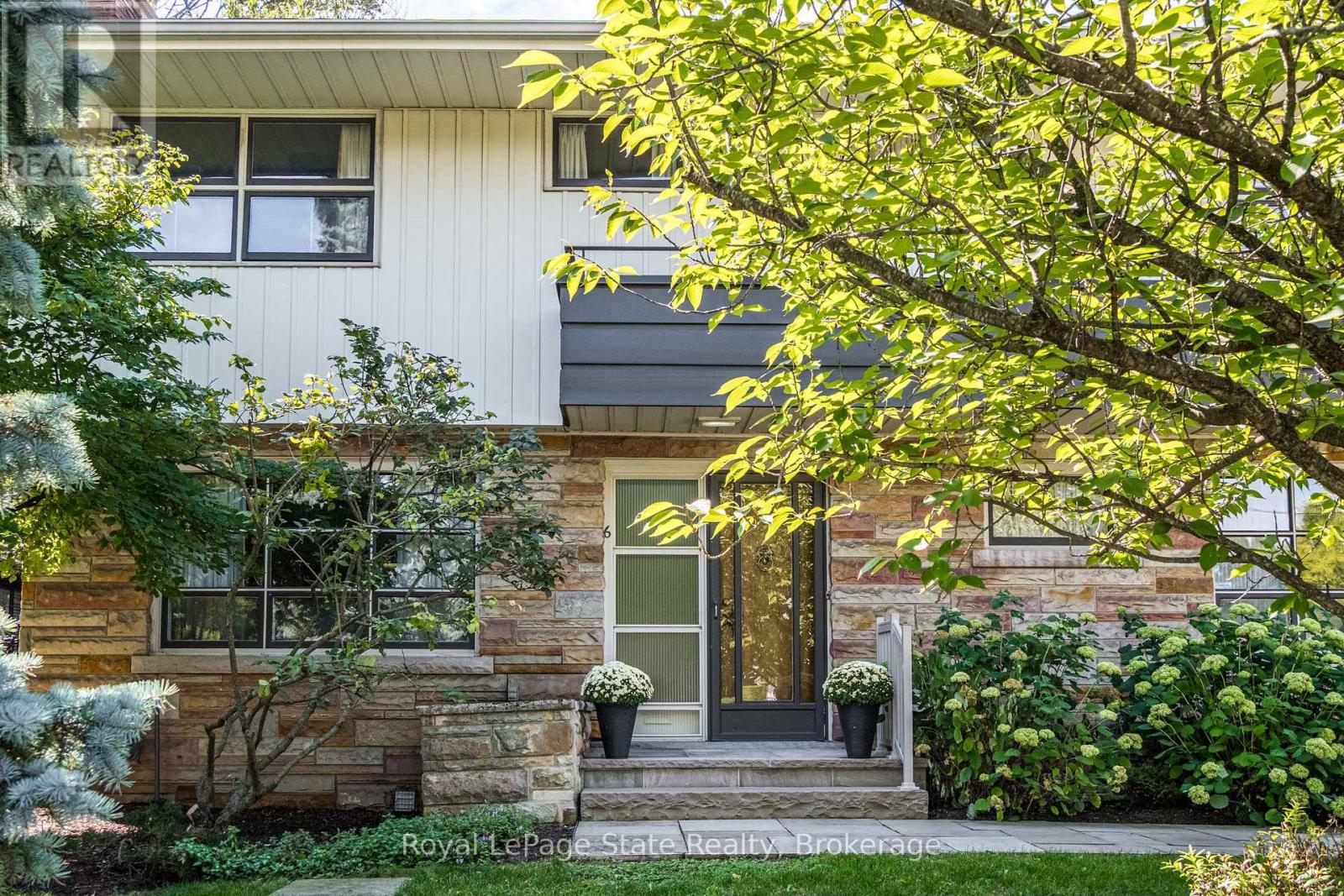 6 Freeland Court, Hamilton, Ontario  L8S 3R5 - Photo 3 - X12750466