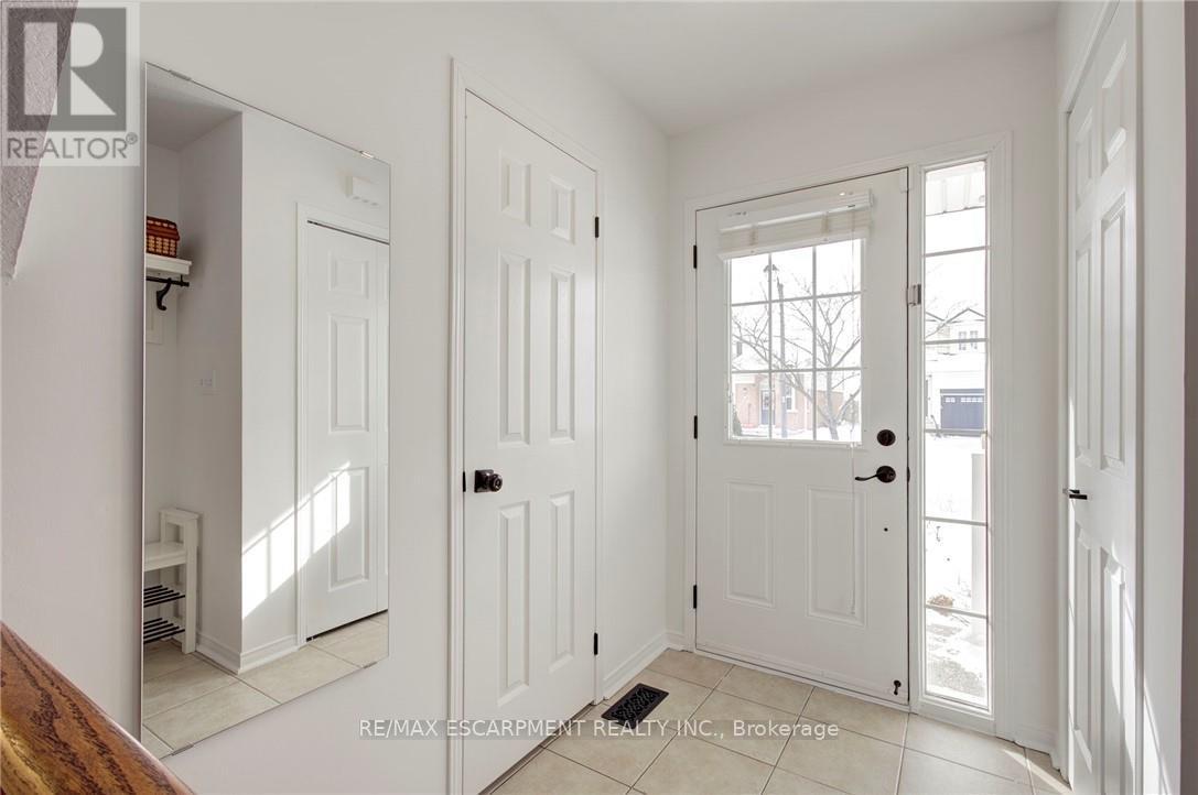 106 Voyager Pass, Hamilton, Ontario  L0R 1C0 - Photo 5 - X12750502