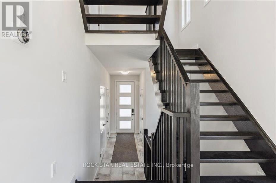 3 Southam Lane, Hamilton, Ontario  L9C 0E9 - Photo 5 - X12750604