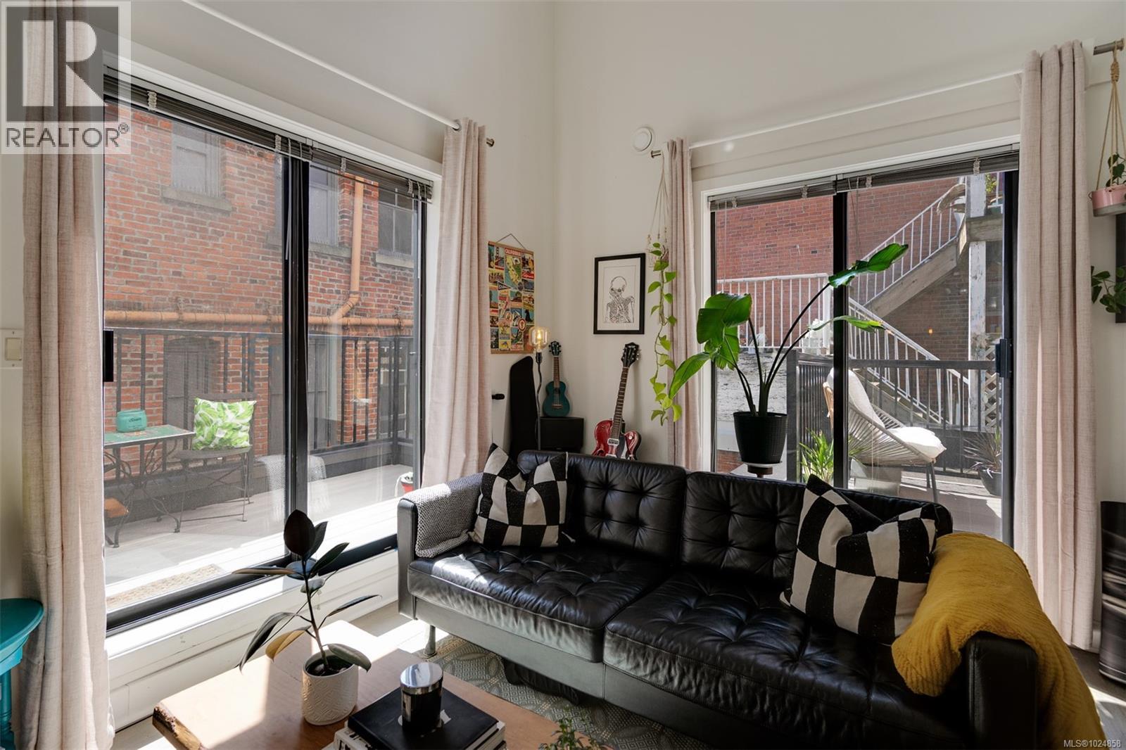 307 555 Chatham St, Victoria, British Columbia  V8T 1E1 - Photo 17 - 1024858