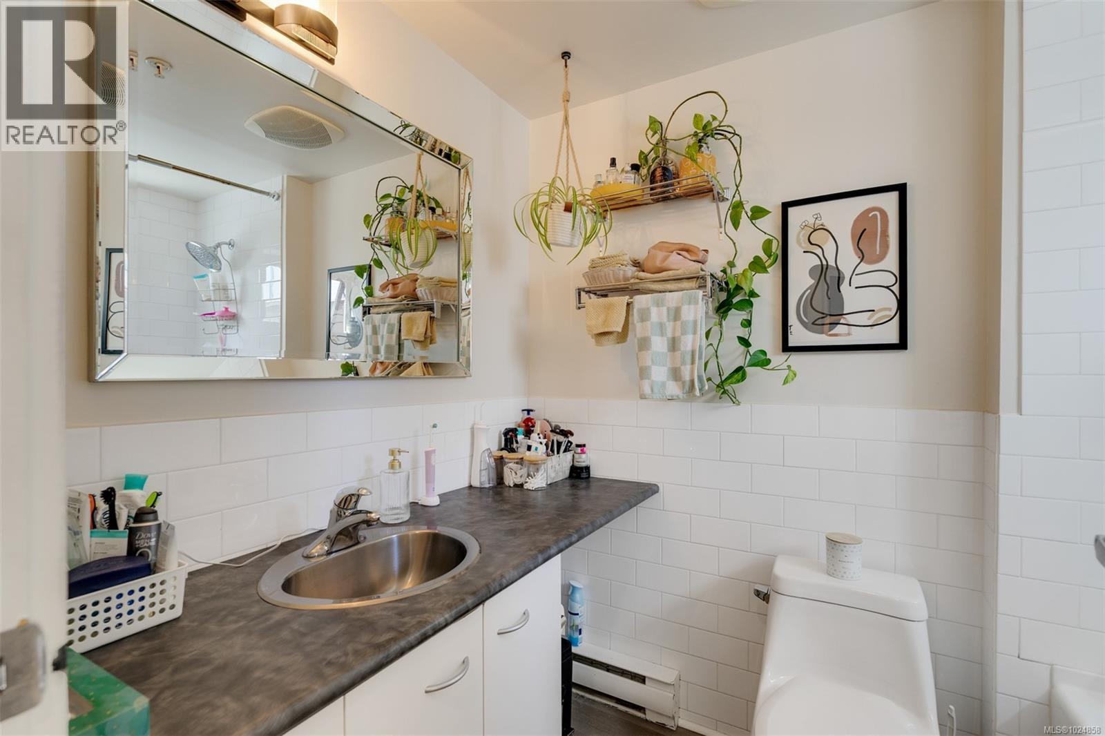 307 555 Chatham St, Victoria, British Columbia  V8T 1E1 - Photo 24 - 1024858