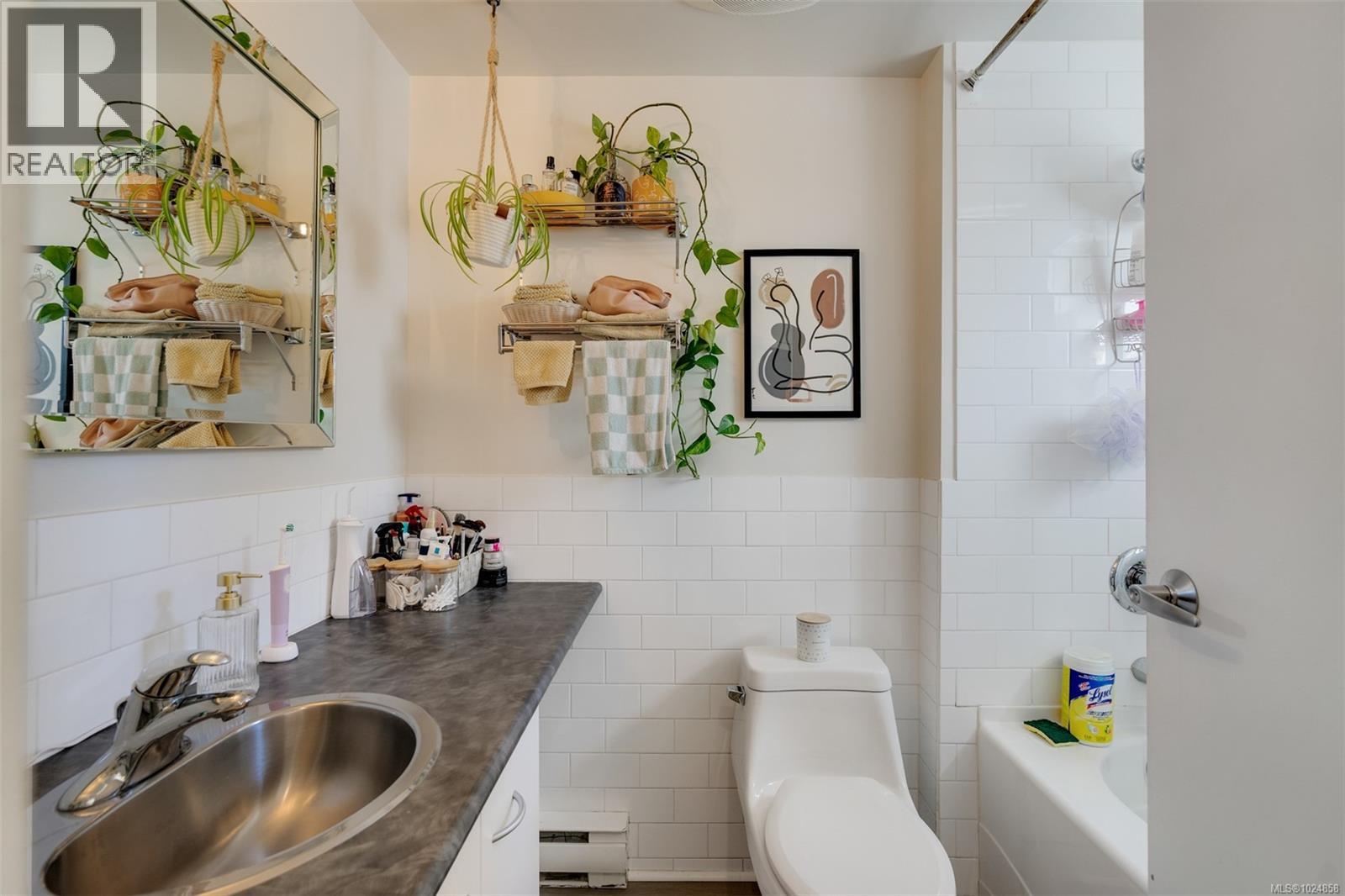 307 555 Chatham St, Victoria, British Columbia  V8T 1E1 - Photo 25 - 1024858