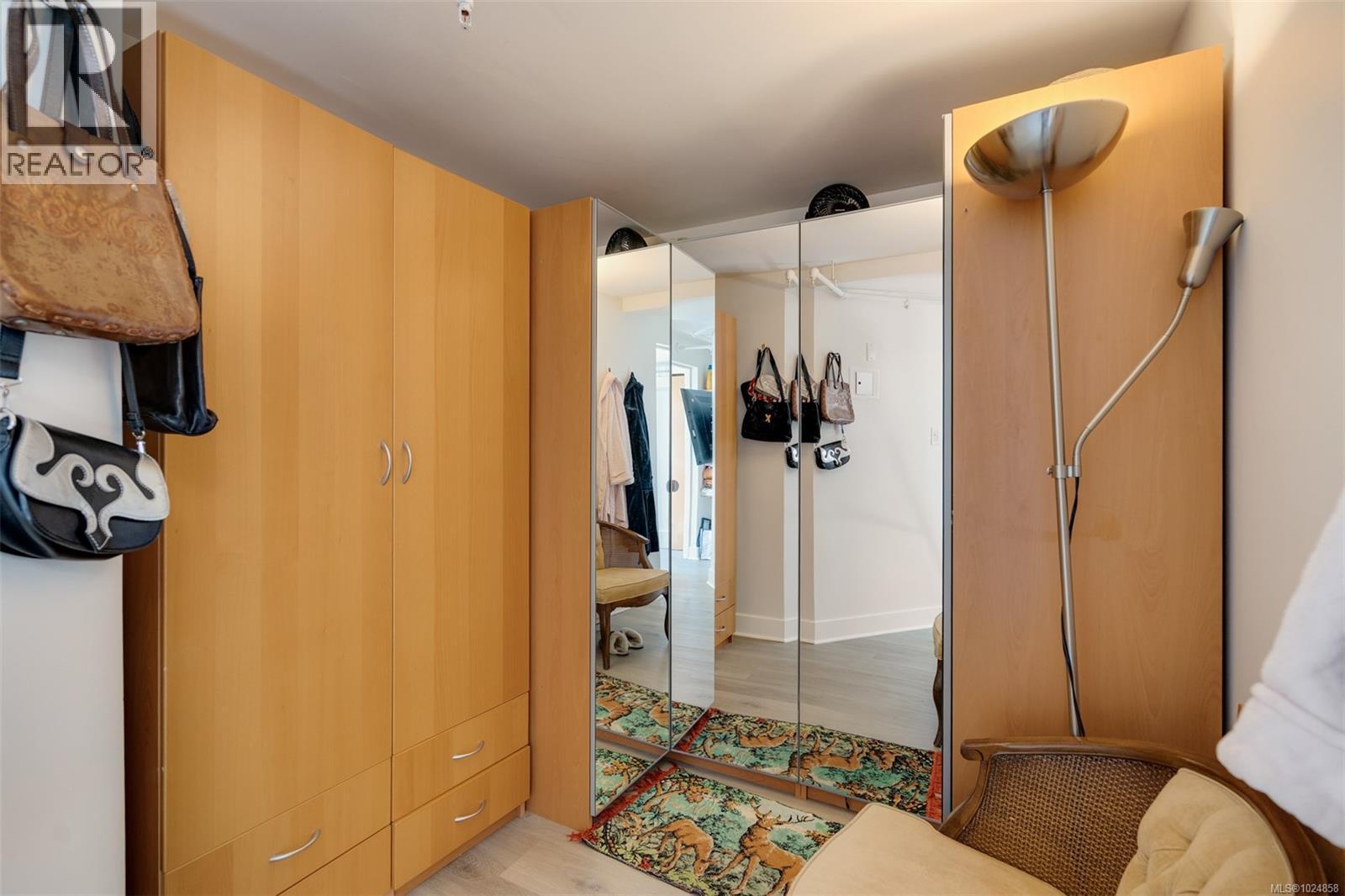 307 555 Chatham St, Victoria, British Columbia  V8T 1E1 - Photo 29 - 1024858