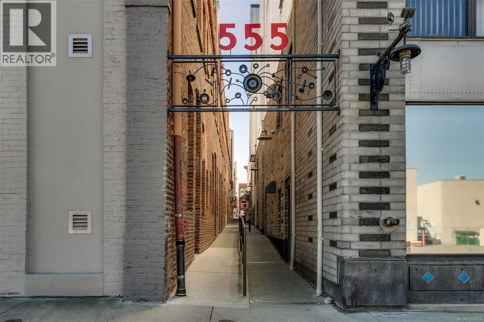 307 555 Chatham St, Victoria, British Columbia  V8T 1E1 - Photo 3 - 1024858