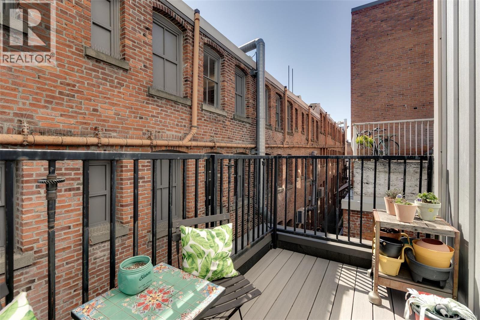 307 555 Chatham St, Victoria, British Columbia  V8T 1E1 - Photo 31 - 1024858