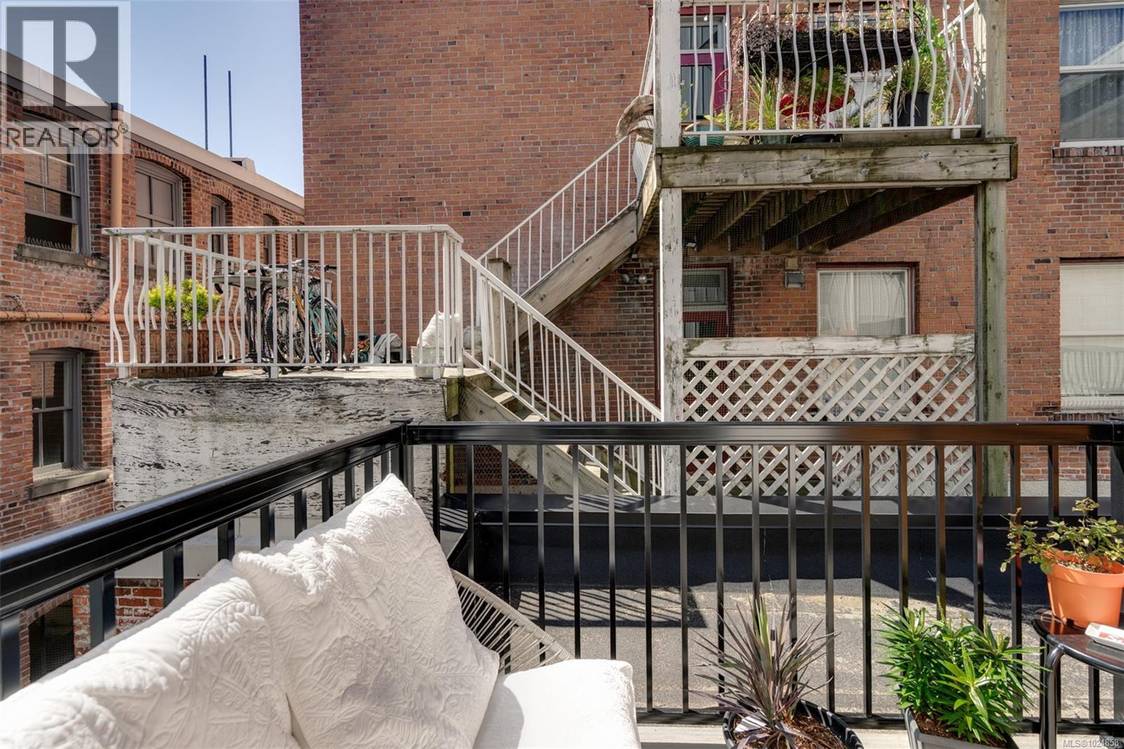 307 555 Chatham St, Victoria, British Columbia  V8T 1E1 - Photo 34 - 1024858