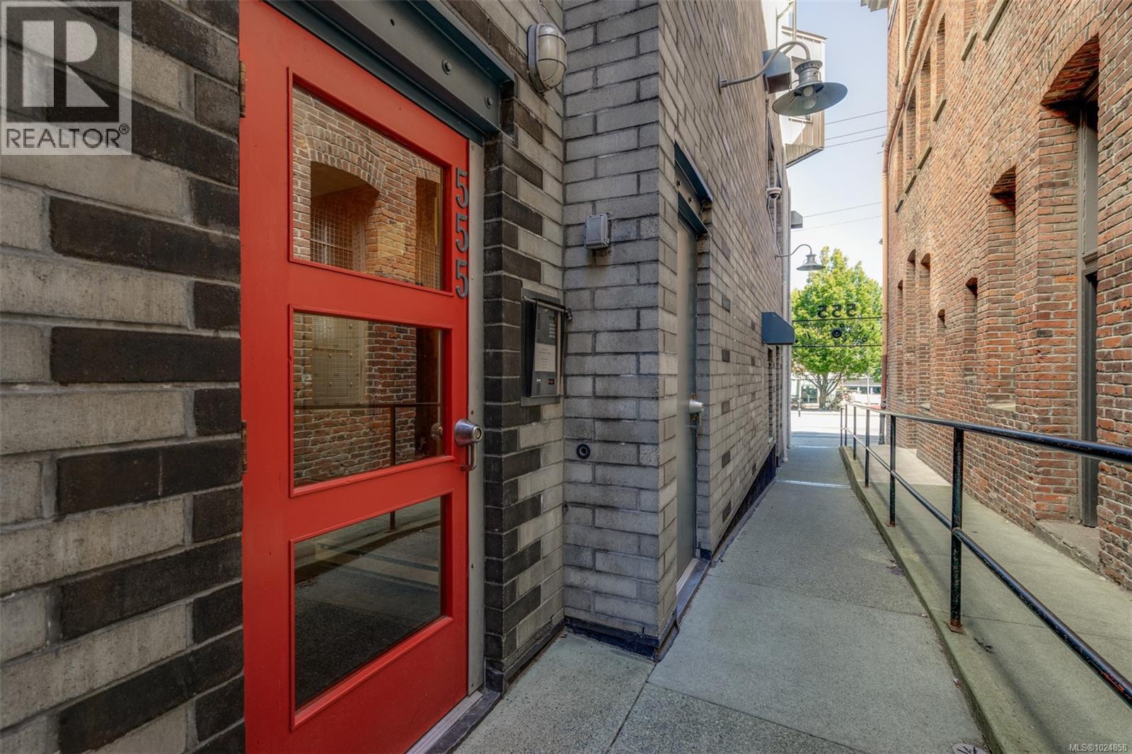 307 555 Chatham St, Victoria, British Columbia  V8T 1E1 - Photo 4 - 1024858