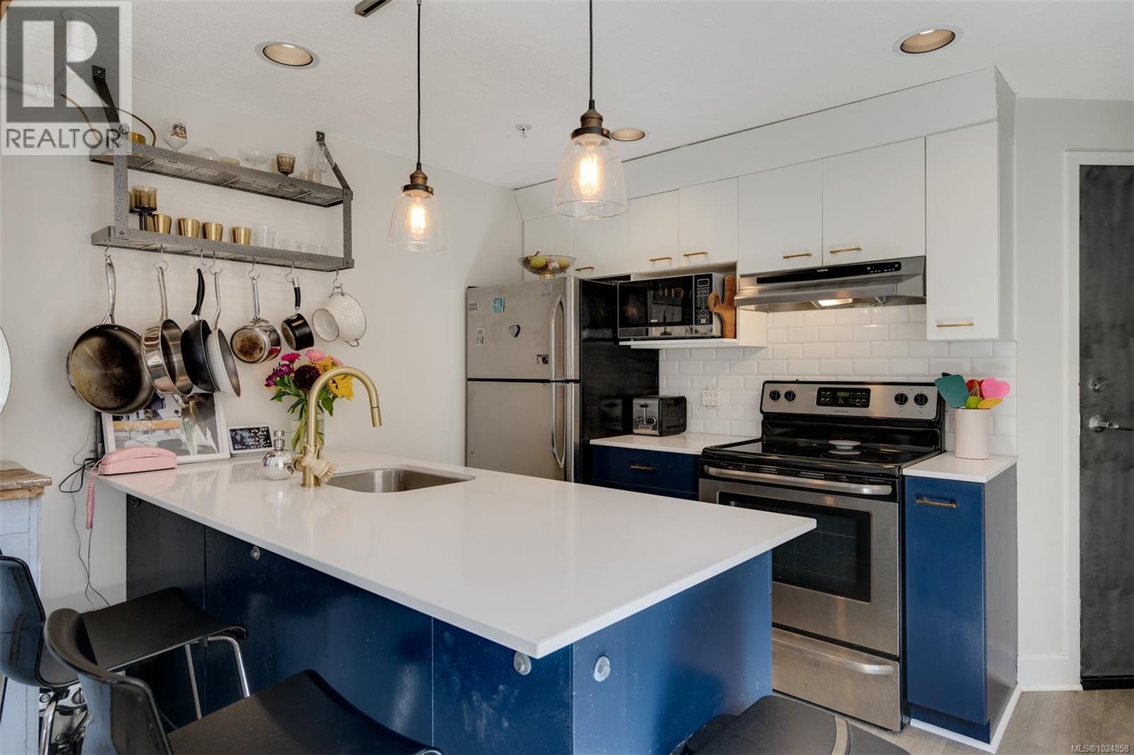 307 555 Chatham St, Victoria, British Columbia  V8T 1E1 - Photo 7 - 1024858