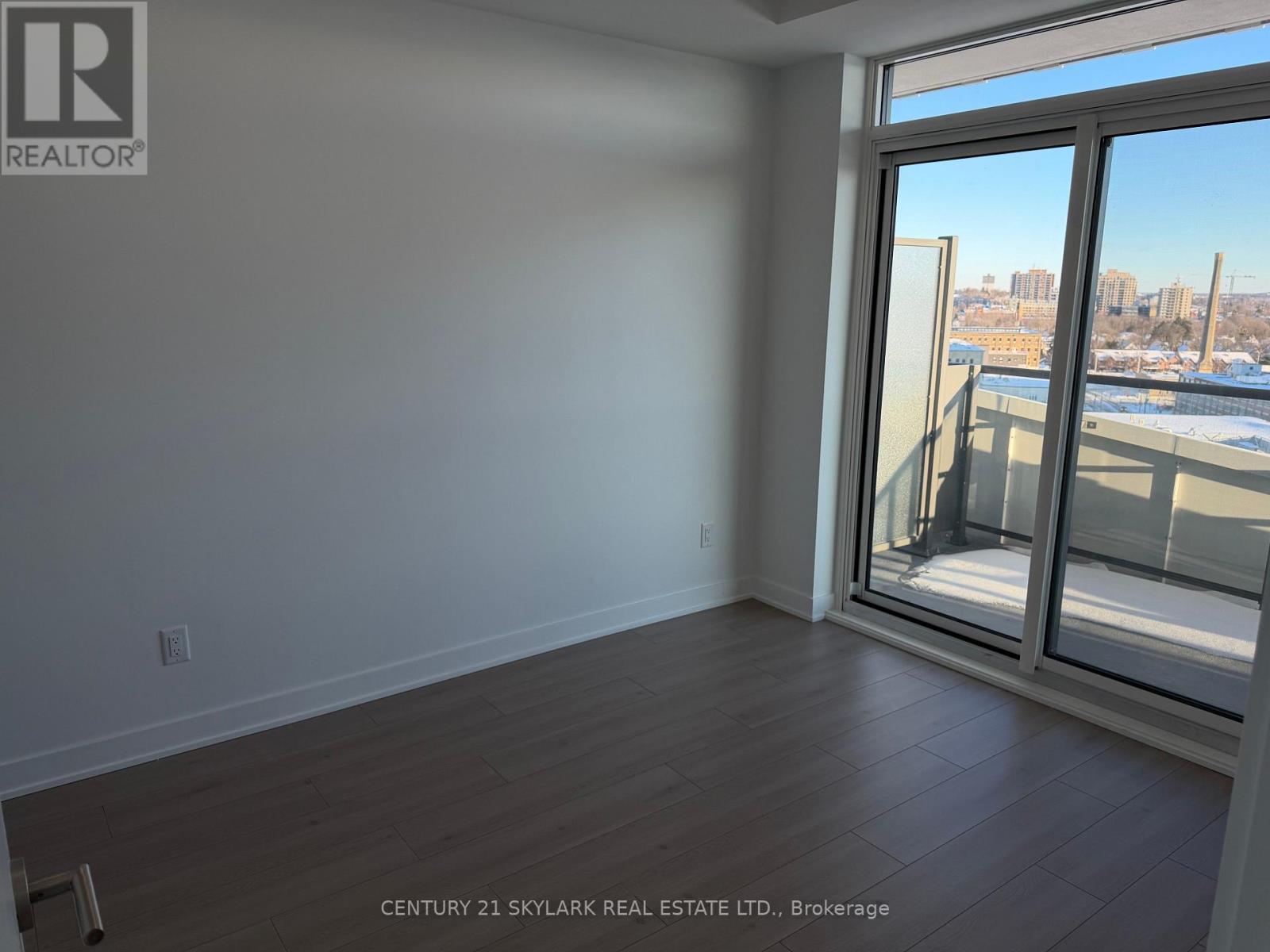 901 - 25 Wellington Street, Kitchener, Ontario  N2G 0G5 - Photo 6 - X12705282