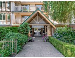 413 2059 CHESTERFIELD AVENUE, North Vancouver, British Columbia