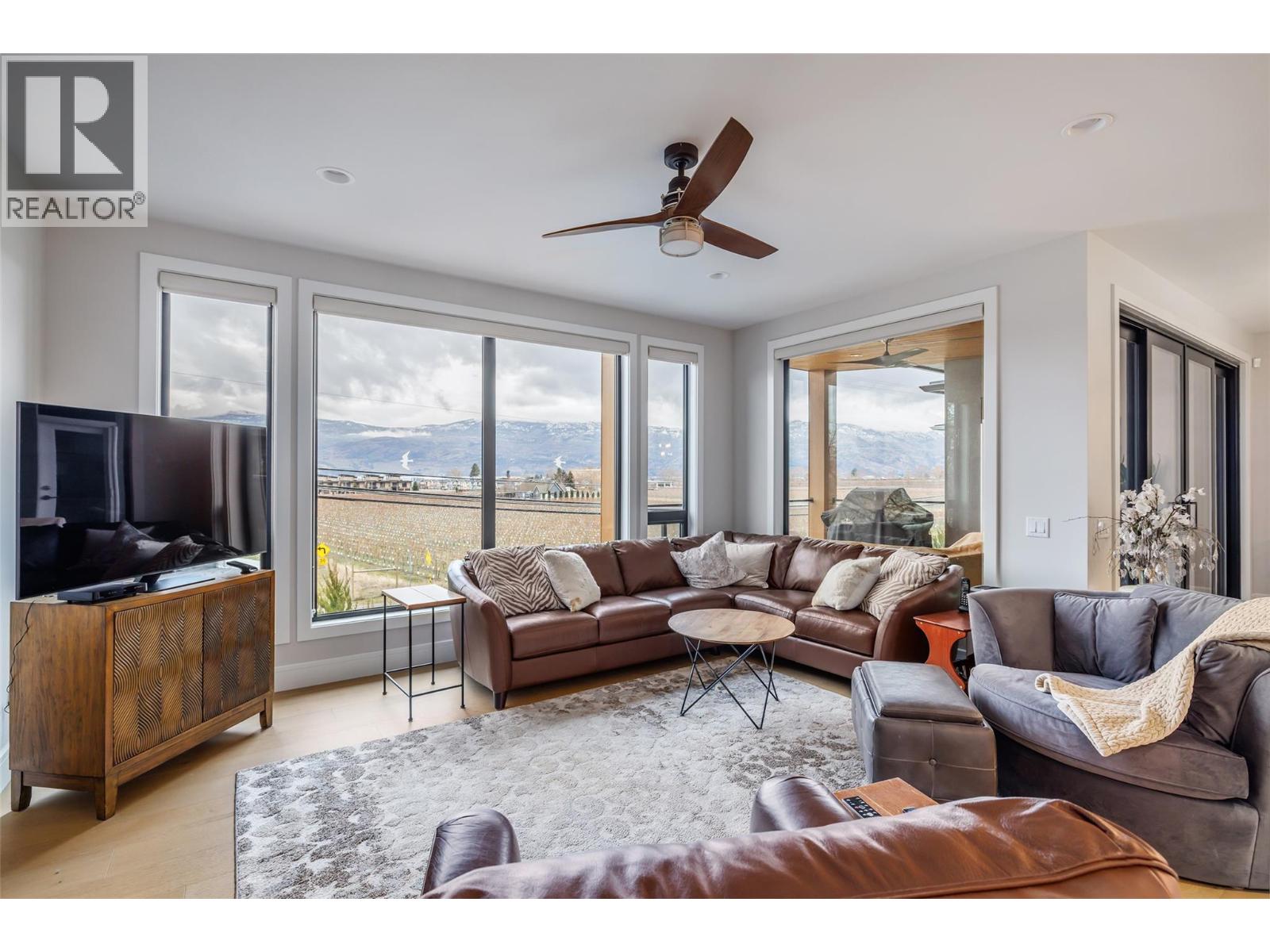 3639 Apple Way Boulevard, West Kelowna, British Columbia  V4t 1Y5 - Photo 4 - 10374460