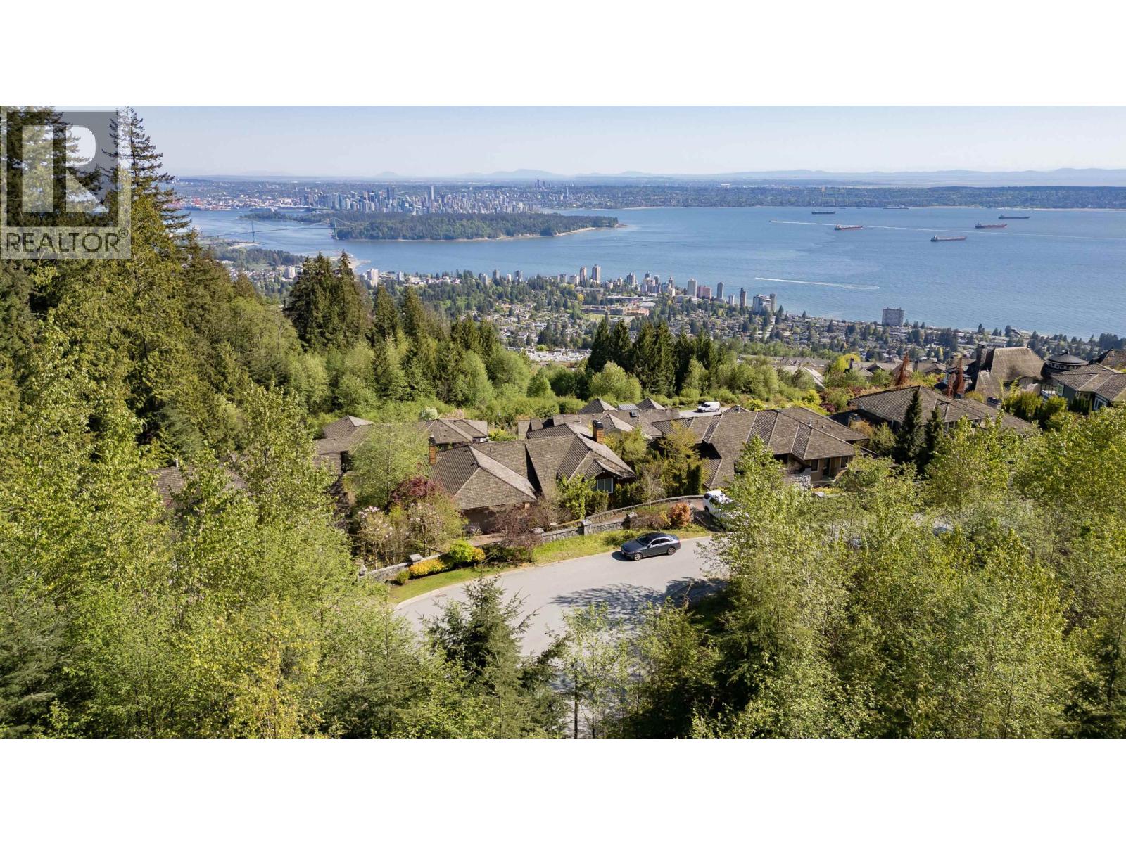 2307 Kadlec Court, West Vancouver, British Columbia  V7S 3K3 - Photo 2 - R3085533