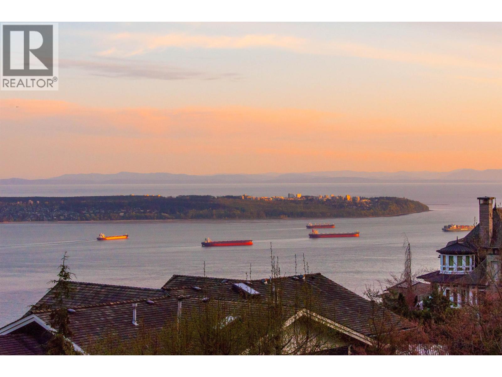 2307 Kadlec Court, West Vancouver, British Columbia  V7S 3K3 - Photo 3 - R3085533