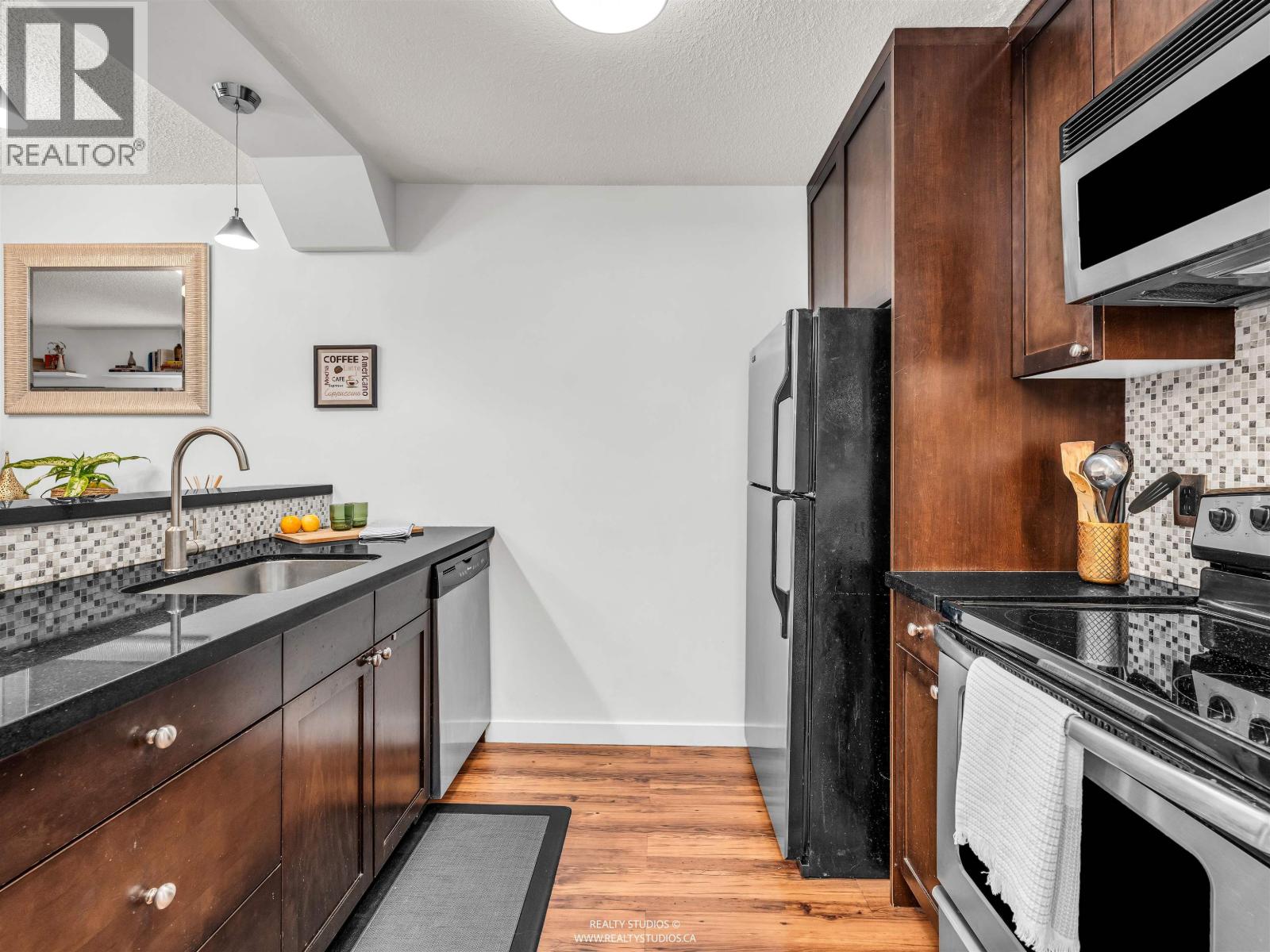 108 1955 Woodway Place, Burnaby, British Columbia  V5B 4S5 - Photo 10 - R3085580