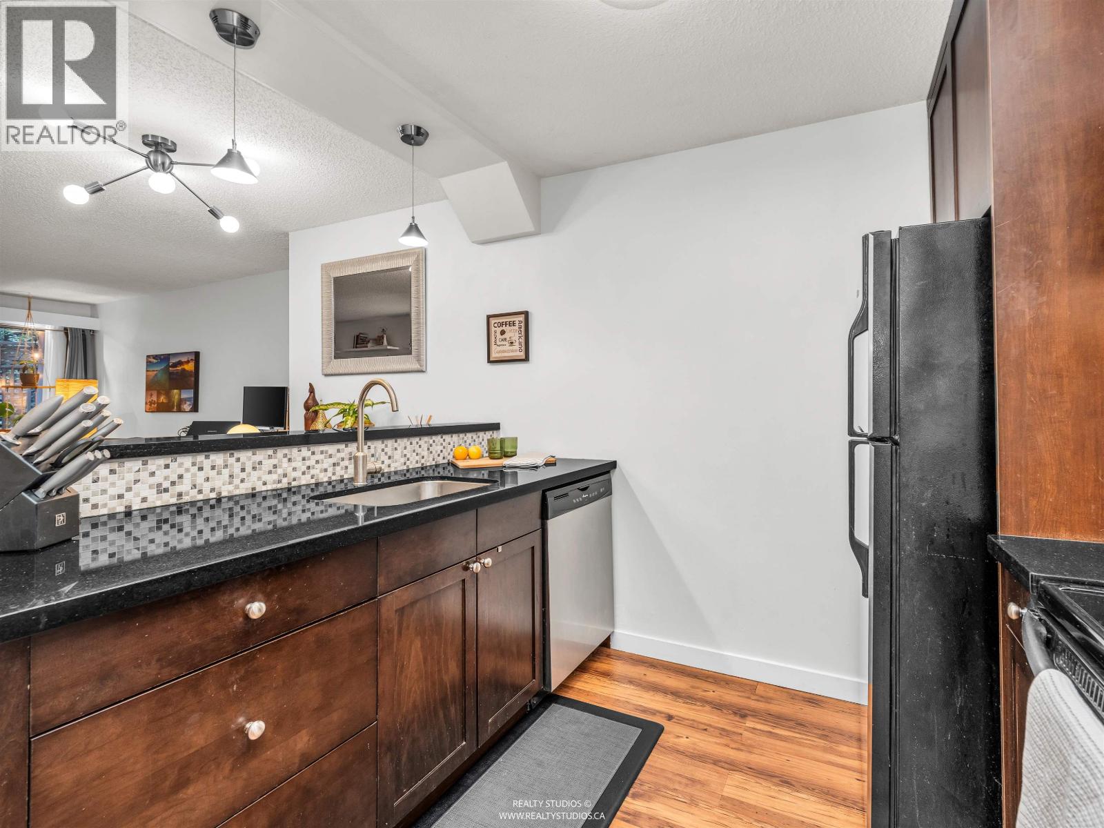 108 1955 Woodway Place, Burnaby, British Columbia  V5B 4S5 - Photo 11 - R3085580