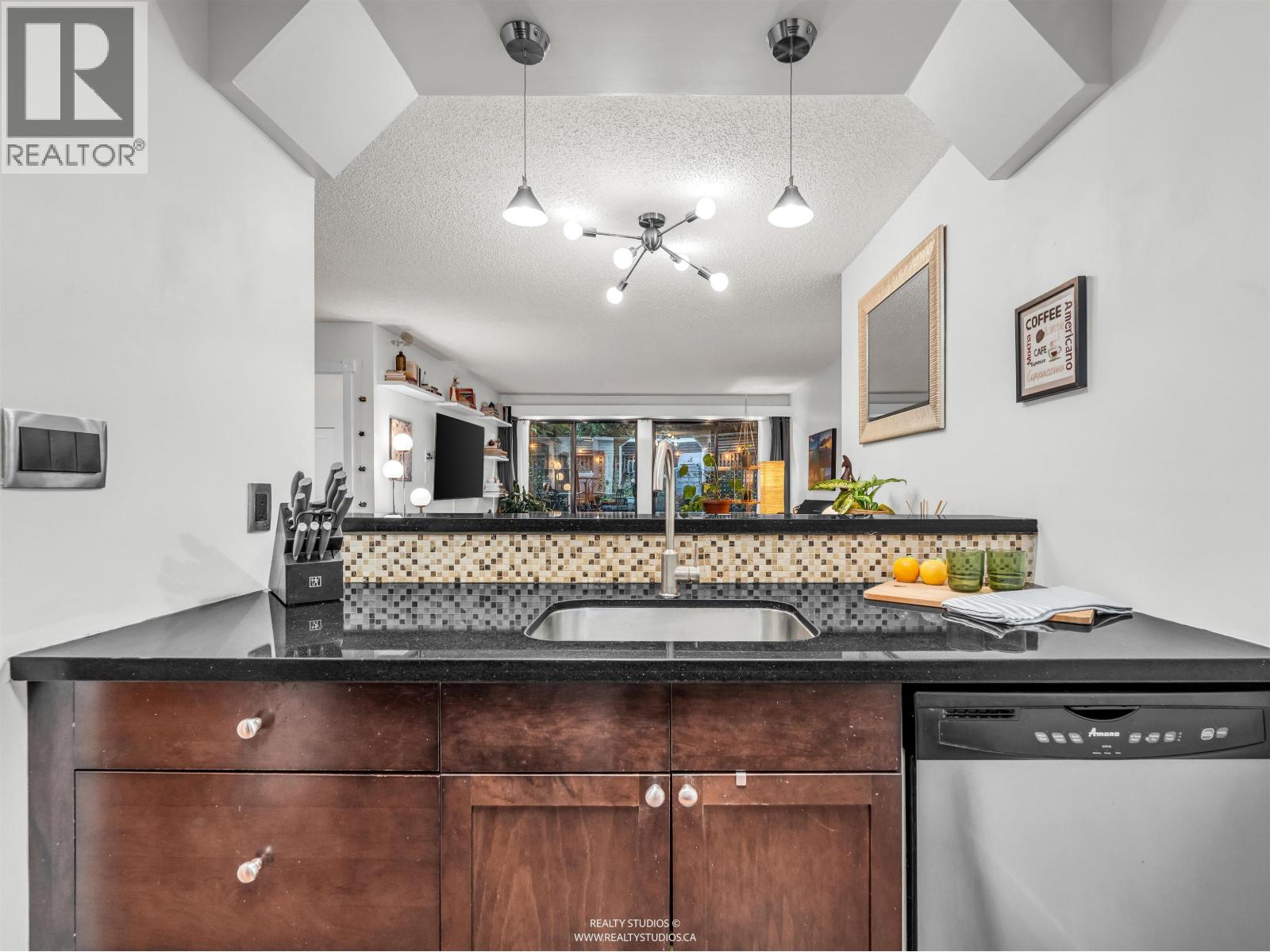 108 1955 Woodway Place, Burnaby, British Columbia  V5B 4S5 - Photo 12 - R3085580