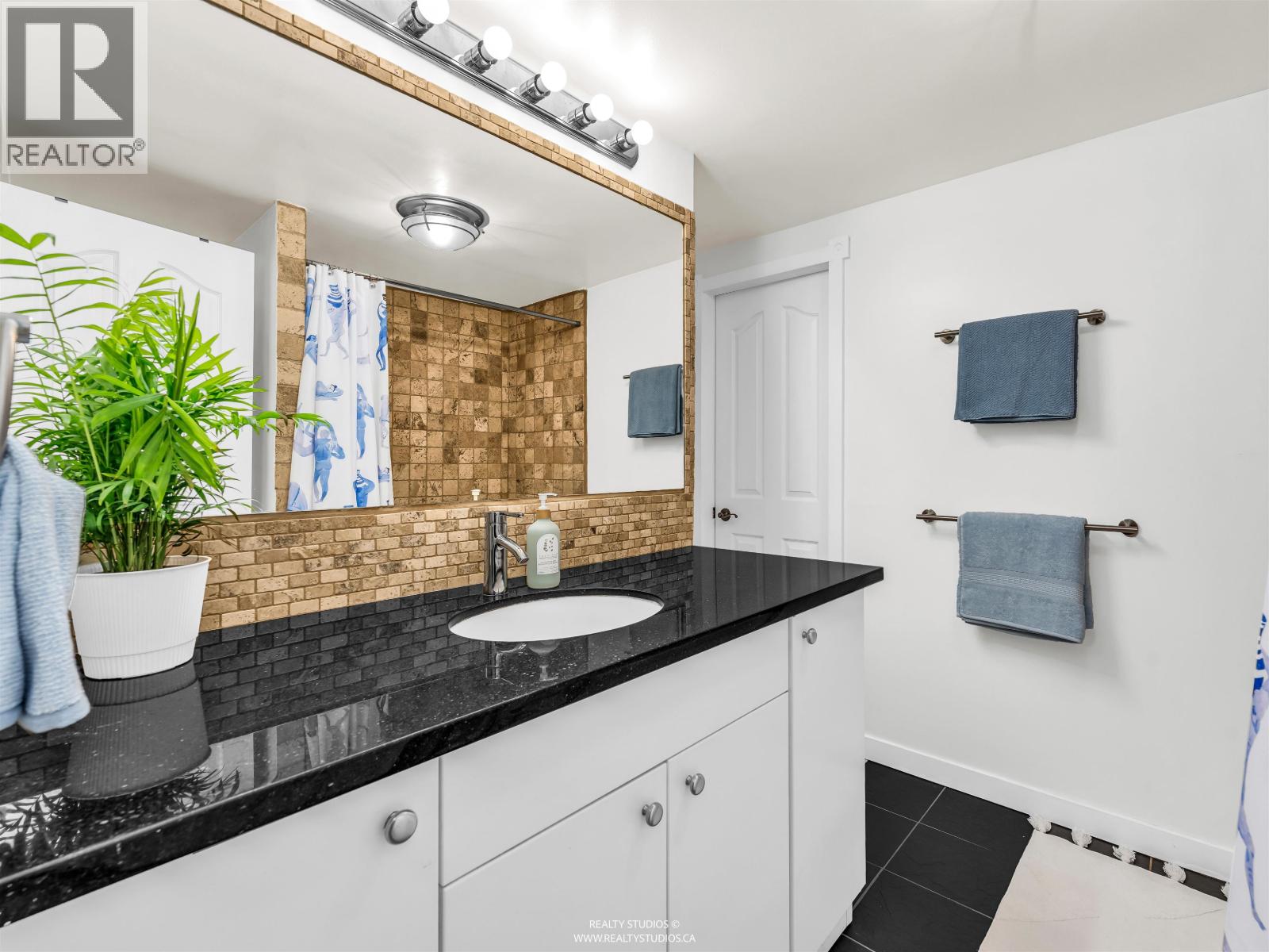 108 1955 Woodway Place, Burnaby, British Columbia  V5B 4S5 - Photo 17 - R3085580