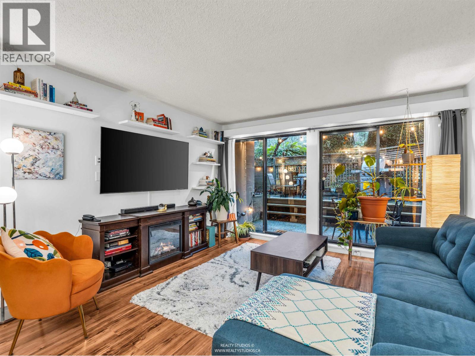 108 1955 Woodway Place, Burnaby, British Columbia  V5B 4S5 - Photo 3 - R3085580