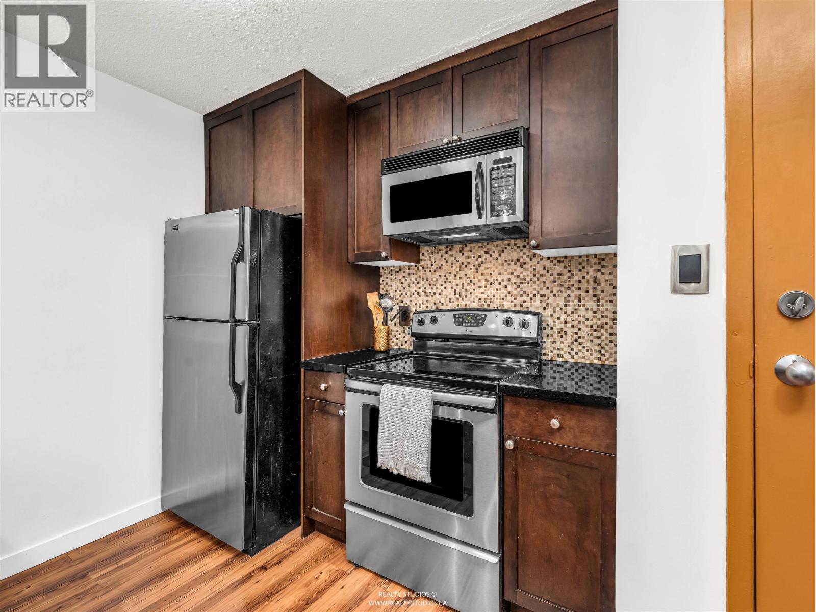 108 1955 Woodway Place, Burnaby, British Columbia  V5B 4S5 - Photo 9 - R3085580