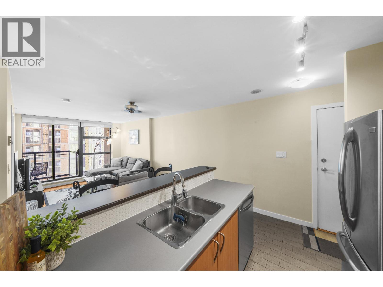 2107 1295 Richards Street, Vancouver, British Columbia  V6B 1B7 - Photo 2 - R3085581